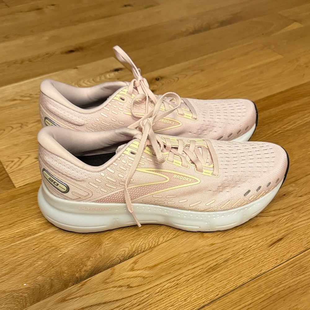 NWOT Brooks glycerin 20 Light Pink Athletic Shoes